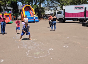 taroba-fm-leva-alegria-e-nostalgia-ao-‘brincando-na-praca’-em-comemoracao-ao-dia-das-criancas