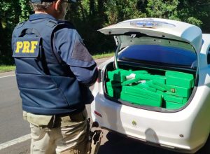 casal-e-preso-com-400-kg-de-maconha-em-carro-na-br-277-em-guaraniacu