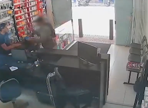 roubo-em-plena-luz-do-dia-na-carlos-gomes-aumenta-sensacao-de-inseguranca-entre-comerciantes