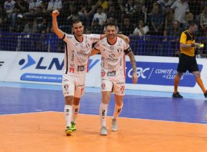 joinville-vence-velez-fora-de-casa-e-sai-em-vantagem-nas-oitavas-da-lnf-cresol-2025