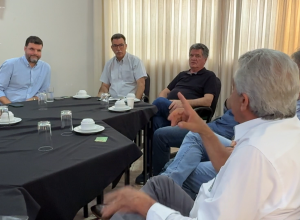 pedro-lupion-debate-crise-do-leite-e-areas-indigenas-em-visita-a-cascavel