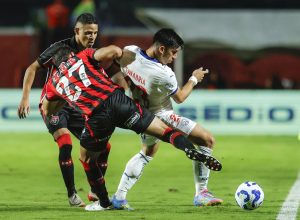 vitoria-derrota-bahia-e-ganha-folego-na-luta-contra-o-rebaixamento