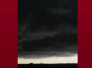 temporal-transforma-o-dia-em-noite-em-cascavel-e-causa-alerta-na-regiao-oeste