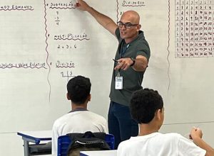 com-musica-e-ia,-professores-buscam-chamar-atencao-dos-alunos-em-sala