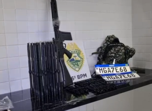 dupla-e-presa-na-br-277-com-fuzil-e-pecas-de-armamento-pesado-em-operacao-integrada