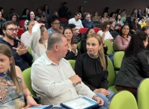 “professor-diamante”:-homenagem-em-cascavel-amplia-celebracao-do-dia-do-professor