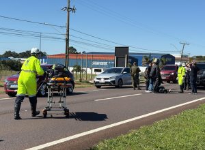 motociclista-fica-ferido-ao-bater-contra-traseira-de-carro-na-br-277-em-cascavel
