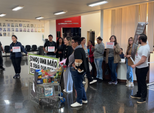 sessao-da-camara-em-cascavel-tem-protesto-de-servidores-e-tensao-no-plenario