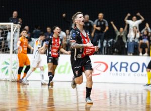 joinville-vence-blumenau-e-fara-classico-diante-do-jaragua-na-final-do-talentos-lnf-2025