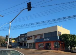 novos-semaforos-entram-em-operacao-para-aumentar-seguranca-na-rua-souza-naves