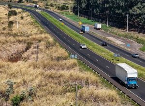 com-desconto-de-21,3%-na-tarifa-do-pedagio,-epr-vence-leilao-de-rodovias-do-parana