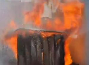 incendio-causado-por-queima-de-lixo-atinge-casa-em-santa-tereza-do-oeste