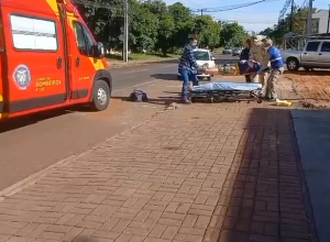 acidente-entre-carro-e-motocicleta-deixa-homem-ferido-na-avenida-piquiri-em-cascavel
