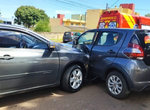 acidente-entre-veiculos-deixa-mulher-ferida-em-cruzamento-no-centro-de-cascavel