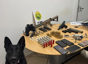 policia-apreende-armas-e-drogas-em-operacao-de-inteligencia-em-foz-do-iguacu
