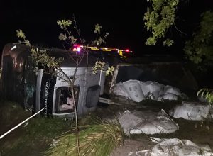 mulher-morre-em-tombamento-de-caminhao-na-br-476-em-sao-mateus-do-sul