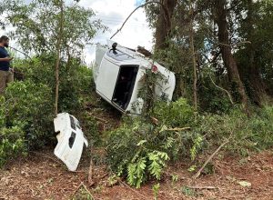 mae-e-filha-de-9-anos-se-envolvem-em-capotamento-na-pr-180-em-cascavel