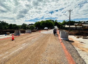 transito-e-provisoriamente-liberado-na-rua-arapongas-durante-obras-do-ecopark-floresta