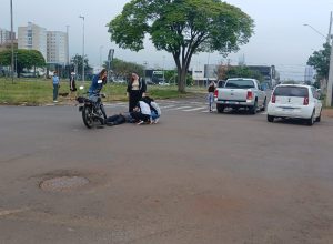 acidente-envolvendo-caminhonete-e-moto-deixa-vitima-ferida-em-cascavel