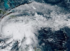 furacao-melissa-perde-forca,-mas-ventos-ainda-sao-catastroficos