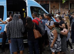 “entrei-na-estacao-para-fugir-dos-tiros”,-conta-moradora-do-rio