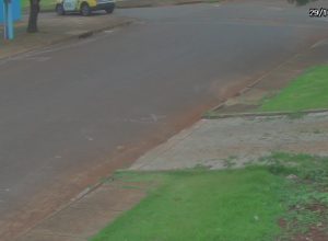 camera-registra-adolescentes-sofrendo-acidente-de-moto-em-perseguicao-policial
