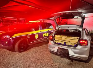 carro-roubado-com-mais-de-420-quilos-de-maconha-e-apreendido-na-br-277