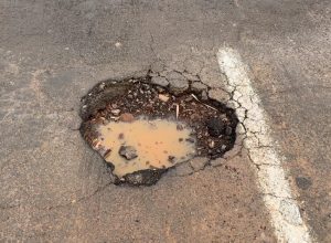 buracos-nas-ruas-de-cascavel-continuam-gerando-reclamacoes;-camara-prepara-lista-de-recapes