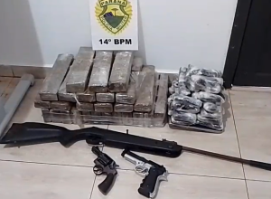 policia-encontra-drogas-e-armas-em-barraco-abandonado-na-favela-da-sadia-em-foz-do-iguacu