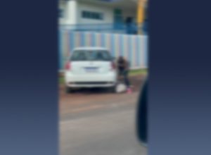 mulher-fura-pneus-de-carro-apos-briga-por-divida-em-cmei-de-lindoeste