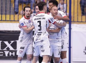 valendo-vaga-na-semifinal,-campo-mourao-recebe-o-praia-clube-neste-domingo