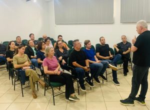 prefeito-reune-secretariado-e-traca-acoes-para-reparar-danos-em-campo-mourao