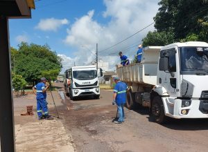 trabalhos-para-tapar-buracos-em-via-no-bairro-veneza-comecam-nesta-manha-em-cascavel