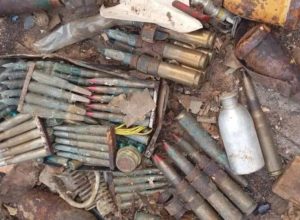 demolicao-de-casa-revela-arsenal-militar-com-granadas-e-municao-calibre-50