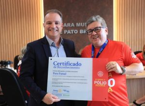 pato-recebe-certificado-do-rotary-por-apoio-na-campanha-da-polio