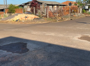 apos-protesto-com-bananeiras,-prefeitura-realiza-reparos-nas-ruas-do-bairro-veneza-em-cascavel