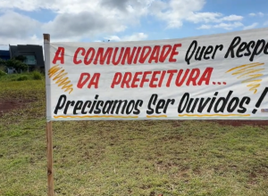 moradores-da-rua-rio-da-paz-protestam-contra-construcao-de-apartamentos-populares