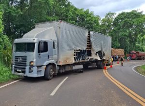 acidente-entre-caminhoes-e-registrado-na-pr-471-em-catanduvas