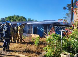 incendio-destroi-casa-no-bairro-brasilia-em-cascavel