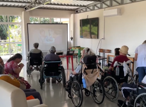 festival-de-cinema-de-cascavel-leva-sessao-especial-ao-abrigo-sao-vicente-de-paulo