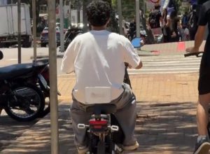 uso-de-veiculos-eletricos-por-adolescentes-mobiliza-acoes-educativas-da-transitar