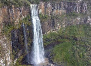 destinos-pouco-conhecidos-no-parana-que-atraem-turistas-de-outros-paises