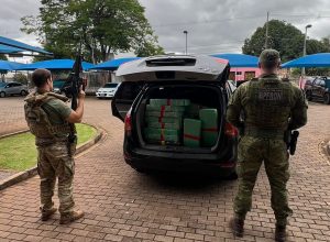 bpfron-e-policia-federal-apreendem-mais-de-1,2-tonelada-de-maconha-em-mercedes