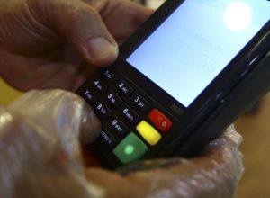 bc:-bandeira-de-cartao-tera-de-pagar-transacoes-em-caso-de-falhas