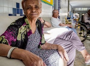 tema-da-redacao-do-enem-ajuda-a-debater-etarismo,-dizem-professores 