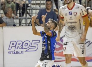 contra-o-esporte-futuro,-fora-de-casa,-campo-mourao-comeca-disputa-da-semifinal-do-paranaense