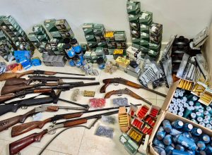 pcpr-deflagra-operacao-arsenal-em-ipiranga-e-prende-duas-pessoas-por-comercio-ilegal-de-armas