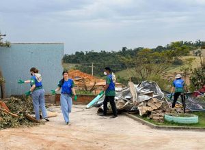 academicos-da-unioeste-se-unem-a-reconstrucao-de-rio-bonito-do-iguacu-e-ajudam-a-limpar-creche