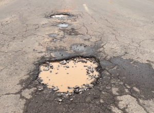 chuva-expoe-novos-buracos-e-causa-transtornos-em-ruas-de-cascavel