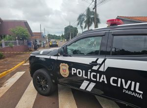 mulher-e-morta-a-facadas-em-casa-com-filha-de-dois-anos-e-suspeito-foge-em-toledo